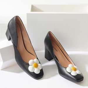 Unique Vintage Black Daisy Pumps
